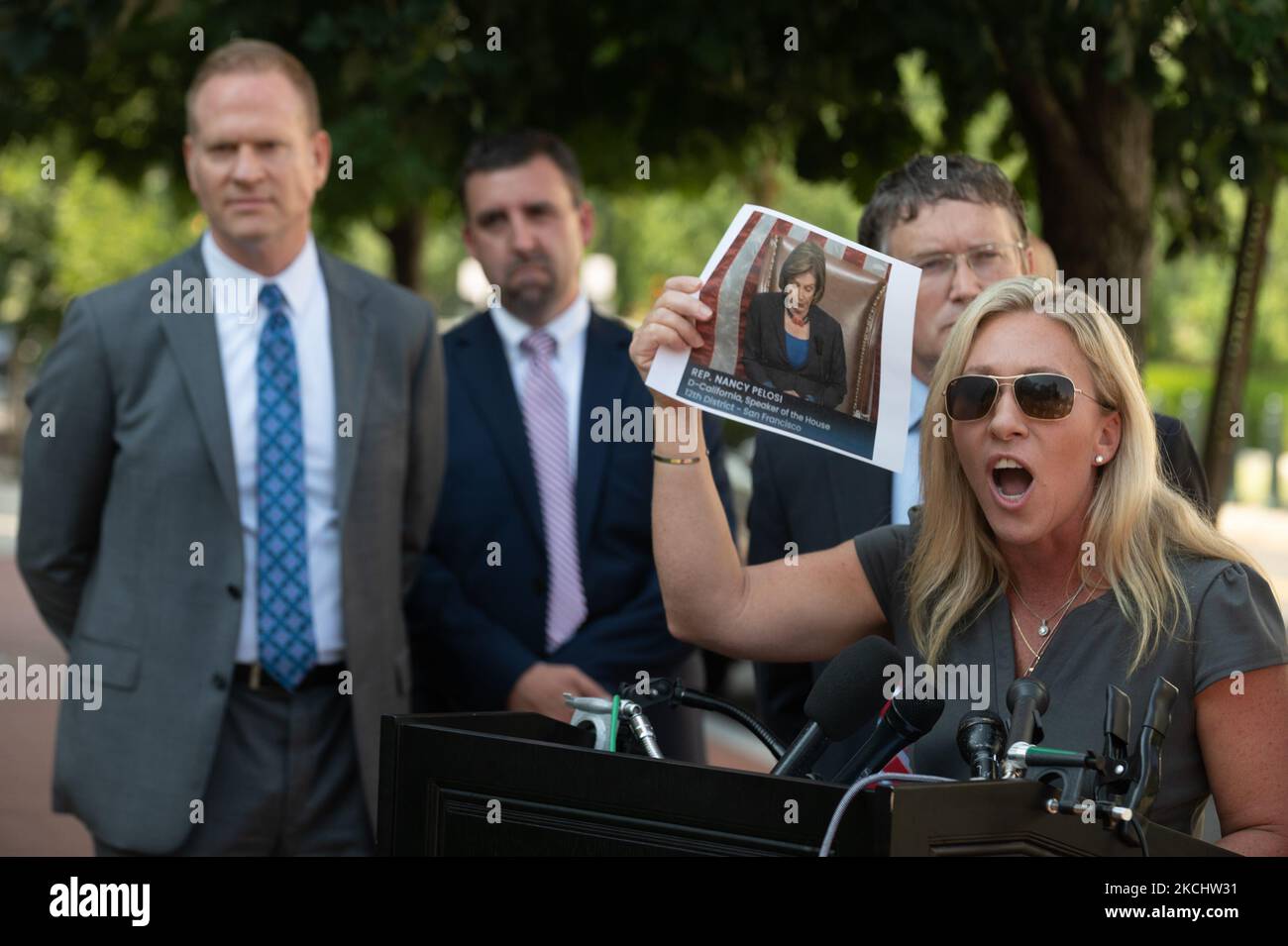 Marjorie Taylor Greene hält am 27.. Juli 2021 in Washington D.C. eine Pressekonferenz über ihre Einreichung einer Klage wegen Maskenstrafen ab. (Foto von Zach Roberts/NurPhoto) Stockfoto