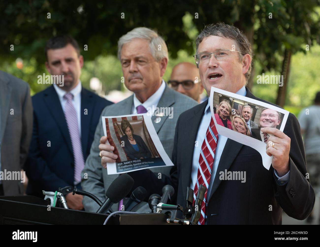thomas massie hält am 27.. Juli 2021 eine Pressekonferenz über ihre Einreichung einer Klage wegen Maskenstrafen im Kongress in Washington D.C. ab. (Foto von Zach Roberts/NurPhoto) Stockfoto