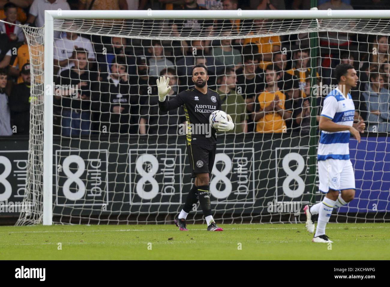 QPR-Torwart Jordan Archer beim Vorsaison-Freundschaftsspiel zwischen Cambridge United und den Queens Park Rangers im R Costings Abbey Stadium, Cambridge, England am 27.. Juli 2021. (Foto von Ian Randall/MI News/NurPhoto) Stockfoto