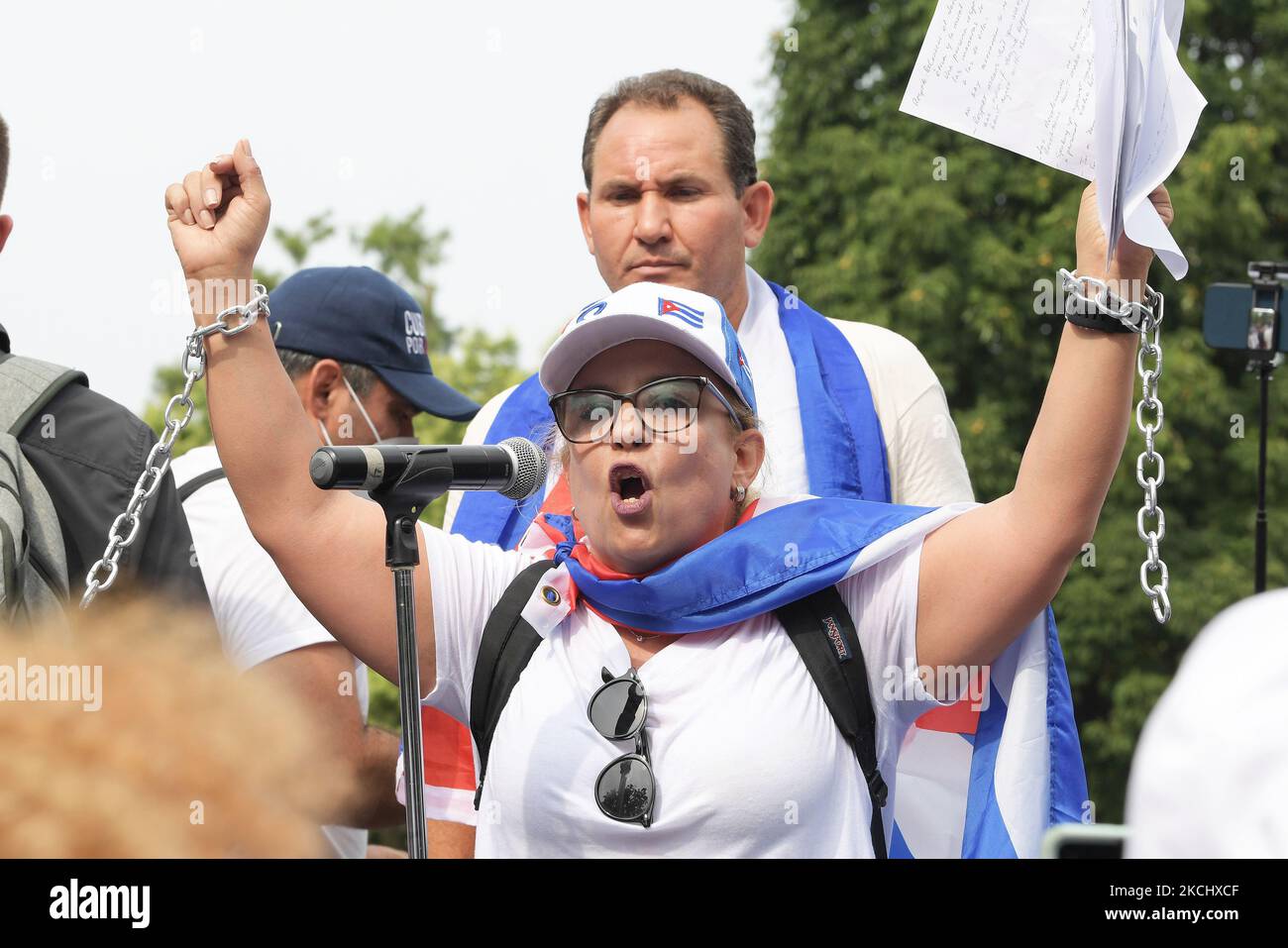 Hunderte kubaner im ganzen Land versammeln sich im Lafayette Park, um Präsident Biden zu bitten, humanitäre Hilfe und militärische Intervention in Kuba zu leisten, während einer Kundgebung über die Freiheit für Kuba heute am 26. Juli 2021 vor dem Weißen Haus in Washington DC, USA. (Foto von Lenin Nolly/NurPhoto) Stockfoto