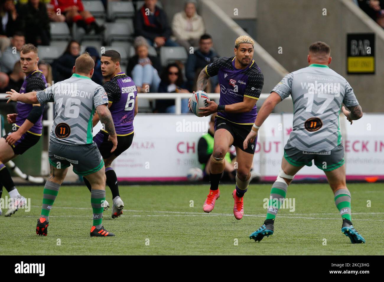 Matty Wright von Newcastle Thunder attackiert während des BETFRED Championship-Spiels zwischen Newcastle Thunder und Whitehaven RLFC im Kingston Park, Newcastle am Sonntag, 1.. August 2021. (Foto von Chris Lishman/MI News/NurPhoto) Stockfoto