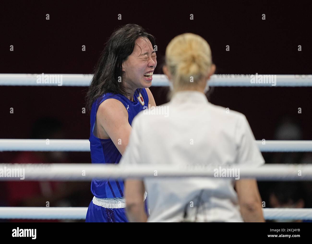 Sena Irie aus Japan, nachdem sie am 3. August 2021 bei den Olympischen Spielen in Tokio in der Kokugikan Arena in Tokio, Japan, Gold beim Boxen gewonnen hatte. (Foto von Ulrik Pedersen/NurPhoto) Stockfoto