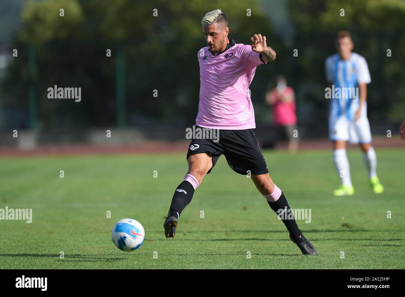 Giuseppe Fella vom FC Palermo beim Freundschaftsspiel zwischen dem FC Palermo und der US Salernitana 1919 im Centro sportivo Polivalente, San Gregorio Magno, Salerno, Italien am 1. August 2021. (Foto von Giuseppe Maffia/NurPhoto) Stockfoto