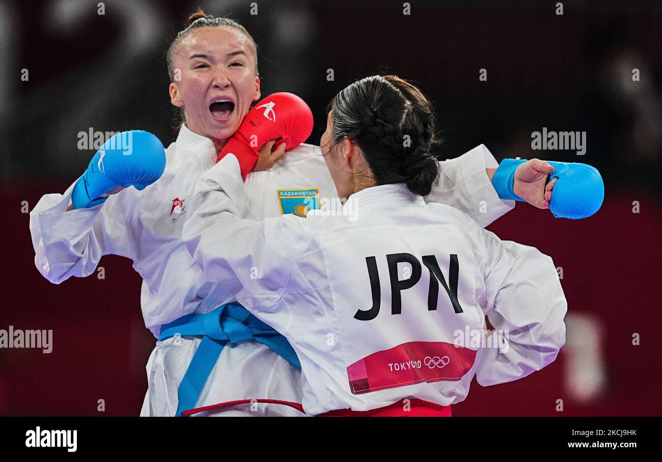 Moldir Zhangbyrbay und Miho Miyahara während der Karate bei den Olympischen Spielen in Tokio, Nippon Budokan Stadion, Tokio, Japan am 5. August 2021. (Foto von Ulrik Pedersen/NurPhoto) Stockfoto
