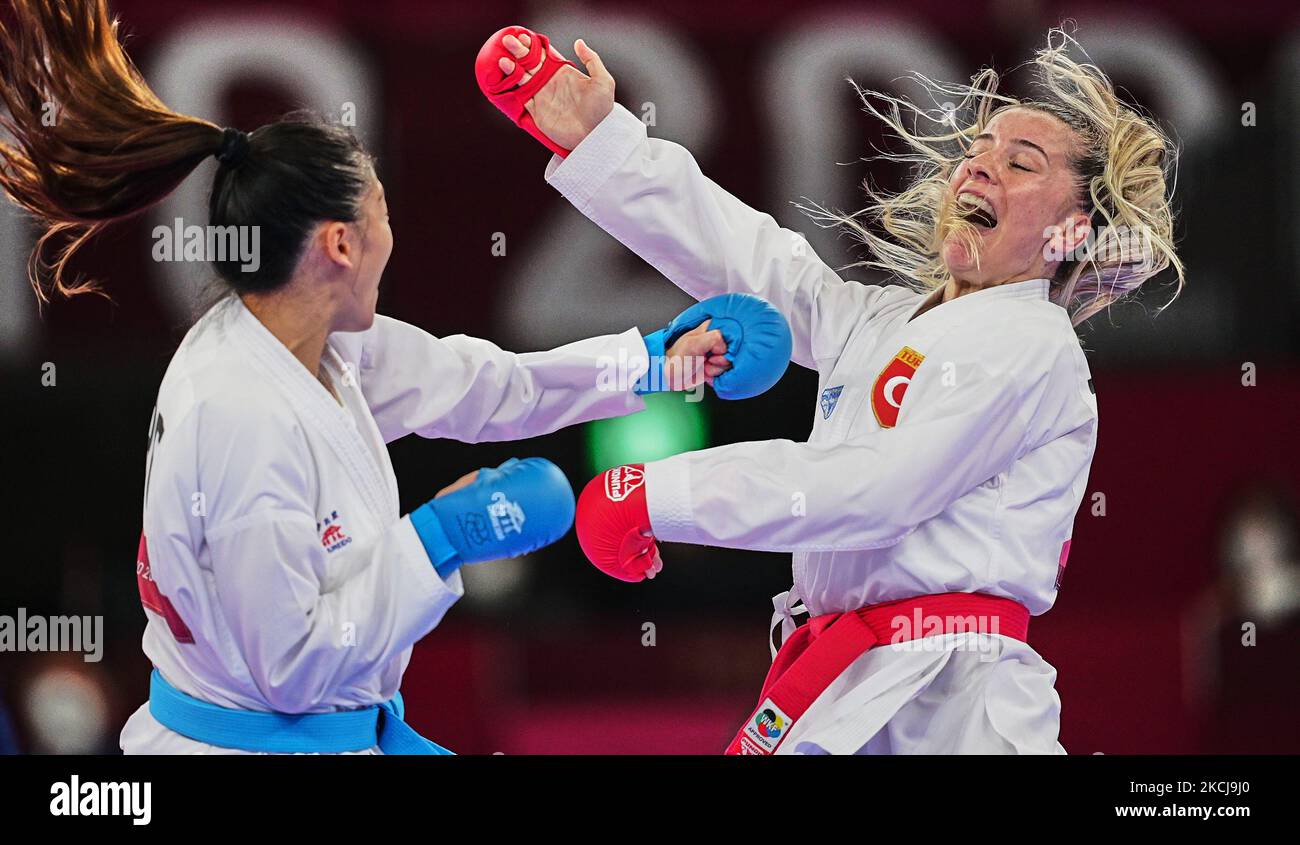 Serap Arapoglu und Tzuyun Wen während der Karate bei den Olympischen Spielen in Tokio, Nippon Budokan Stadion, Tokio, Japan am 5. August 2021. (Foto von Ulrik Pedersen/NurPhoto) Stockfoto