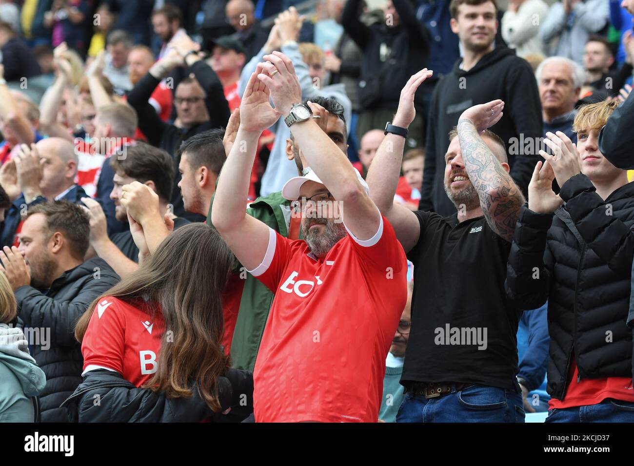 Unterstützer des Nottingham Forest vor dem Start beim Sky Bet Championship-Spiel zwischen Coventry City und Nottingham Forest in der Ricoh Arena, Coventry, England, am 8.. August 2021. (Foto von Jon Hobley/MI News/NurPhoto) Stockfoto