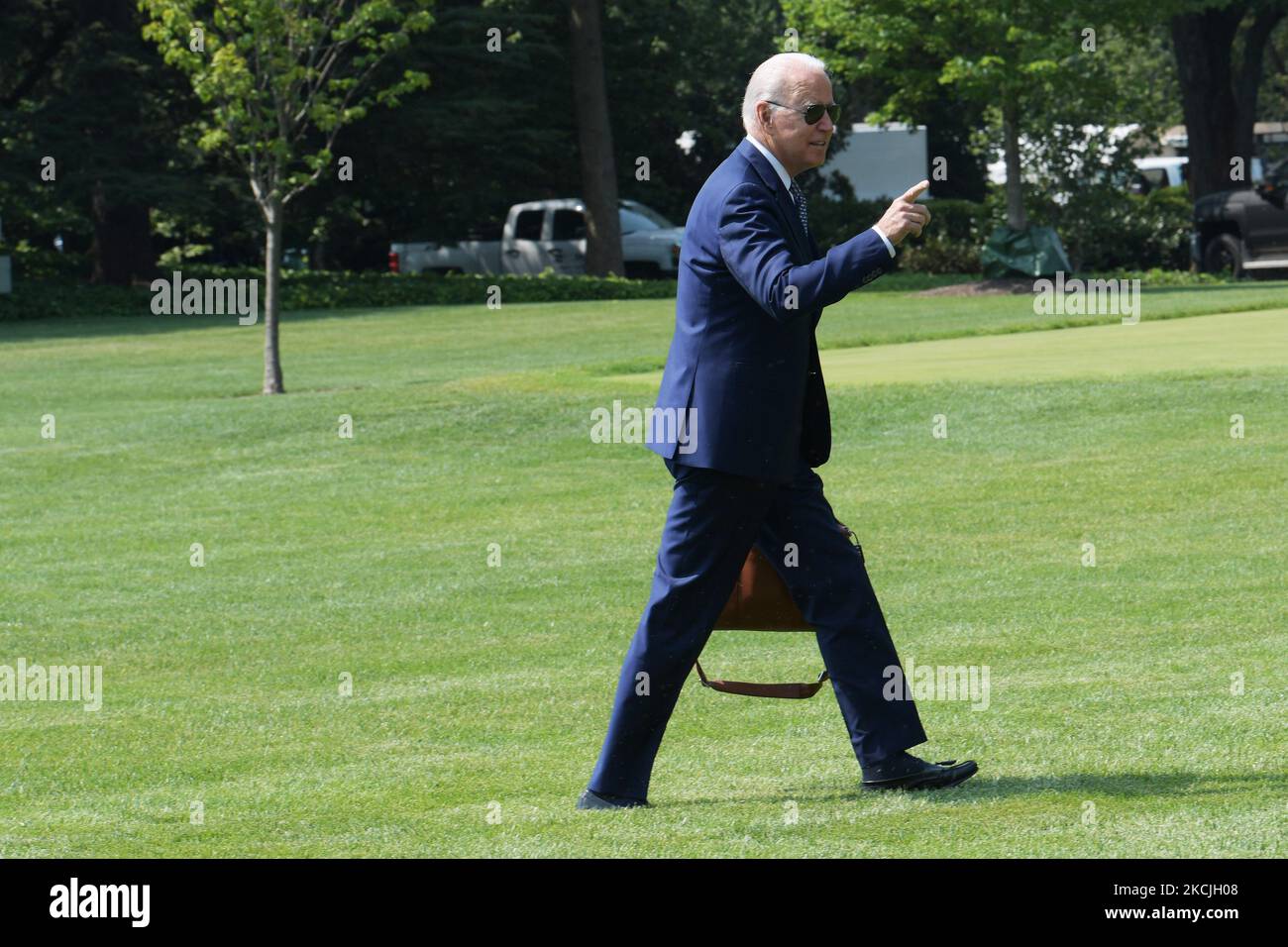 US-Präsident Joe Biden läuft von Marine One aus, nachdem er heute am 10. August 2021 im Weißen Haus in Washington DC, USA, im Weißen Haus angekommen ist. (Foto von Lenin Nolly/NurPhoto) Stockfoto