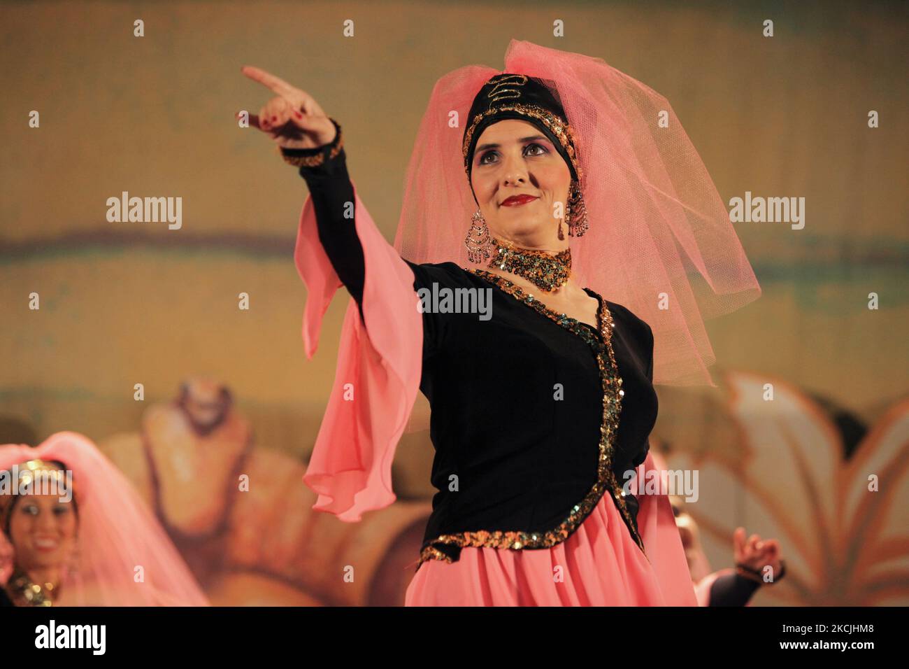 Ägyptische Tänzer in traditioneller Kleidung führen am 04. Juni 2011 in Mississauga, Ontario, Kanada, einen Kulturtanz mit dem Titel Memories of Cairo auf. (Foto von Creative Touch Imaging Ltd./NurPhoto) Stockfoto