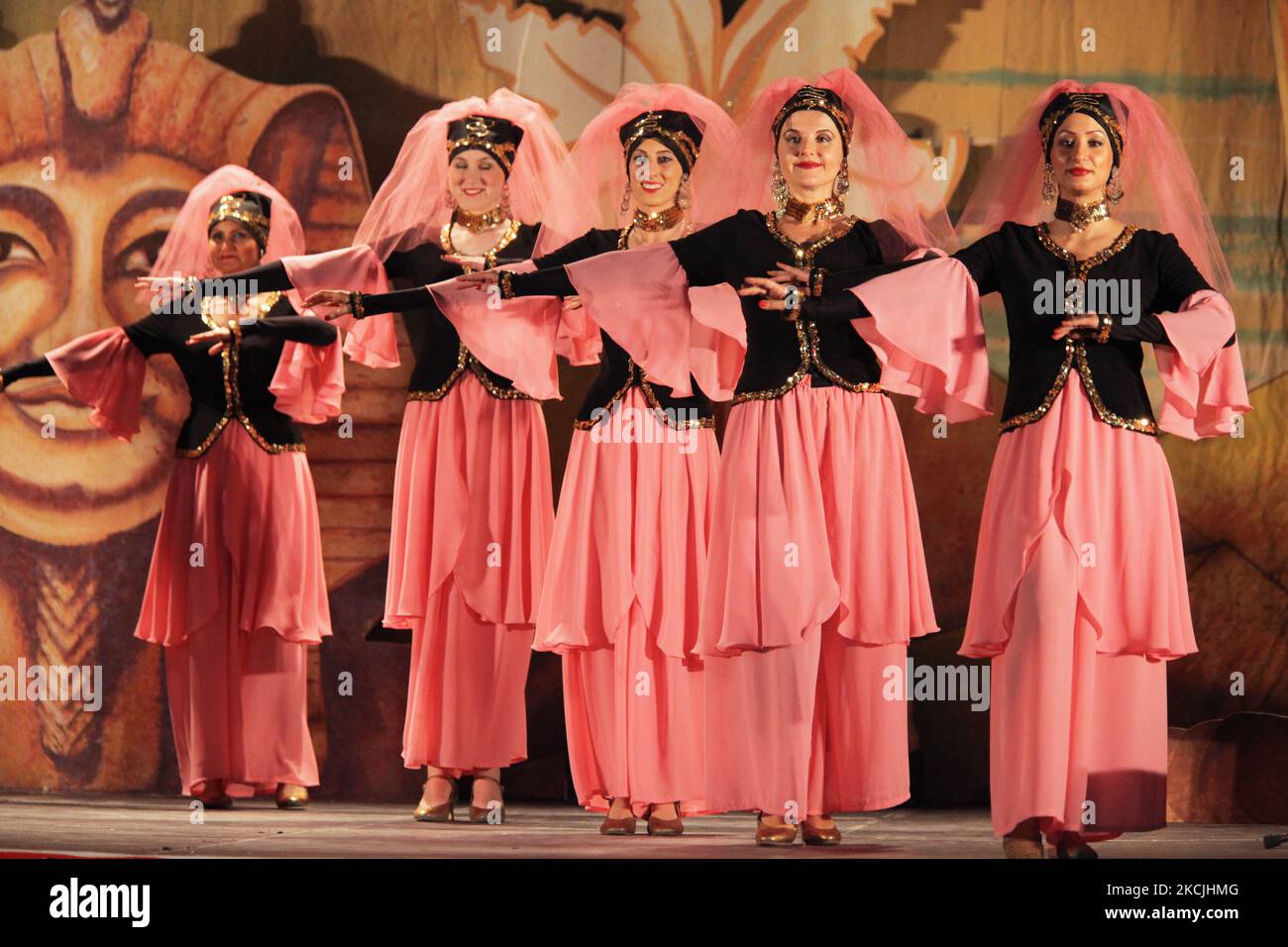 Ägyptische Tänzer in traditioneller Kleidung führen am 04. Juni 2011 in Mississauga, Ontario, Kanada, einen Kulturtanz mit dem Titel Memories of Cairo auf. (Foto von Creative Touch Imaging Ltd./NurPhoto) Stockfoto