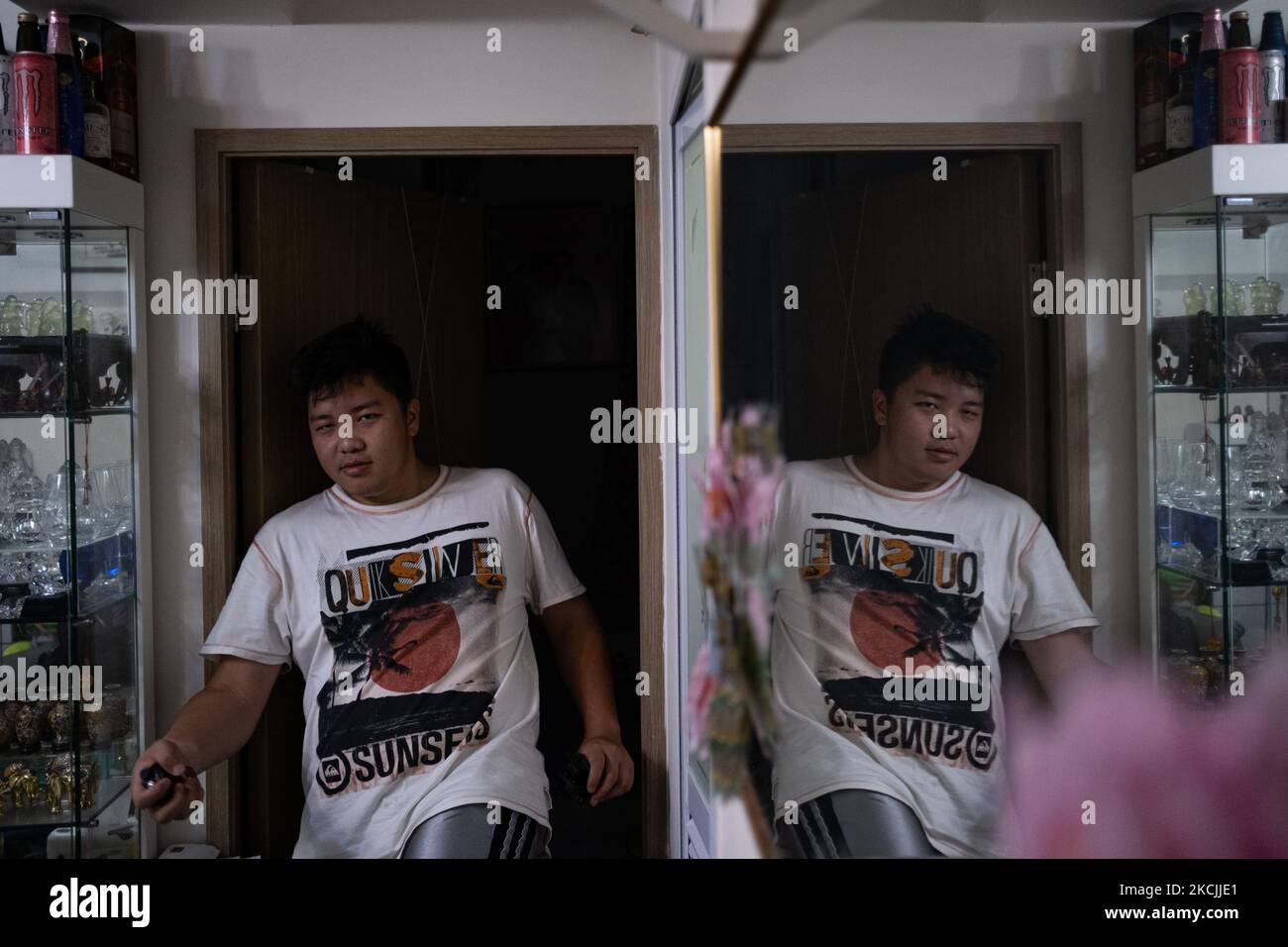 Tao bereitet sich darauf vor, sein Gepäck zu Hause einzupacken. Am 3. August 2021 in Hongkong, China. Die jüngsten sozialen Rahmenbedingungen und politischen Veränderungen in Hongkong haben zu einer Einwanderungswelle geführt. Der junge Mann aus Hongkong, Tao, nutzte das Studium im Ausland als Vorwand, um einen anderen Ausweg zu finden, um das sich verschlechternde Hongkong zu verlassen. (Foto von Leung man Hei/NurPhoto) Stockfoto