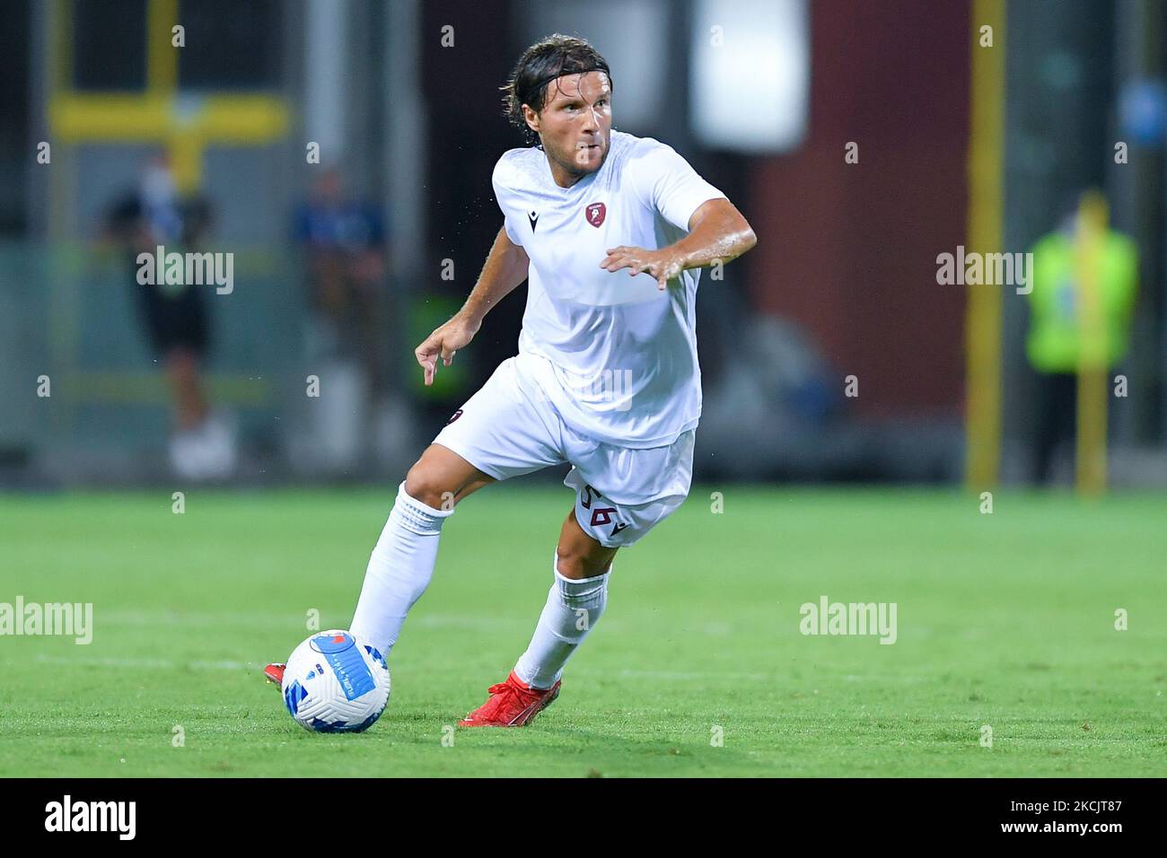 Perparim Hetemaj von Reggina 1914 während des Coppa Italia-Spiels zwischen US Salernitana 1919 und Reggina 1914 im Stadio Arechi, Salerno, Italien, am 16. August 2021 (Foto: Giuseppe Maffia/NurPhoto) Stockfoto