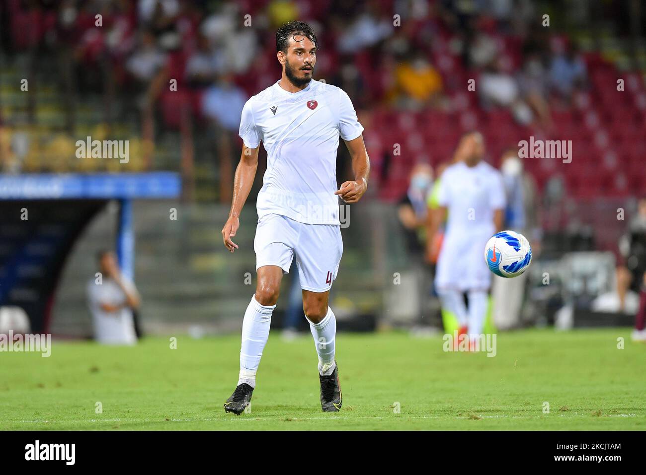Dimitris Stavropoulos von Reggina 1914 während des Coppa Italia-Spiels zwischen US Salernitana 1919 und Reggina 1914 im Stadio Arechi, Salerno, Italien, am 16. August 2021 (Foto: Giuseppe Maffia/NurPhoto) Stockfoto