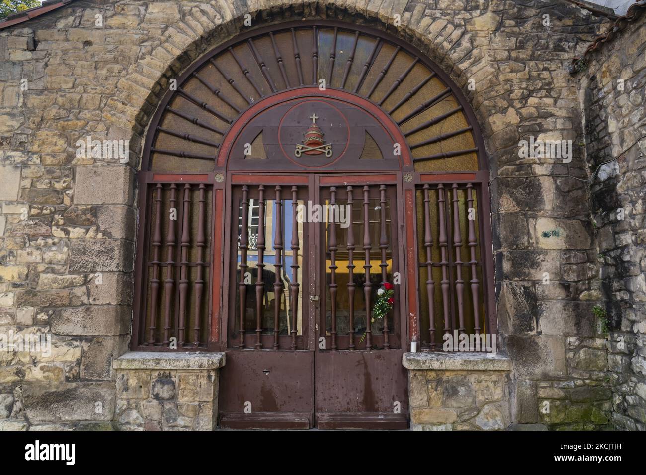 Blick auf die Kapelle von Santo Cristo del Rivero (oder San Pedro del Rivero), im 17. Jahrhundert erbaut und mehrmals renoviert, ohne ihr ursprüngliches Aussehen zu verändern. AVILES 08-17-2021 (Foto von Joaquin Gomez Sastre/NurPhoto) Stockfoto