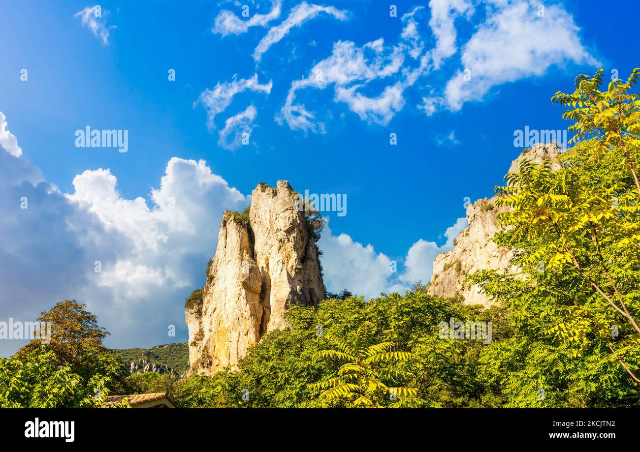 Dolmatische Skulpturen im Zirkus von Mourèze, in Hérault, in der Region von Uskitanien, Frankreich Stockfoto