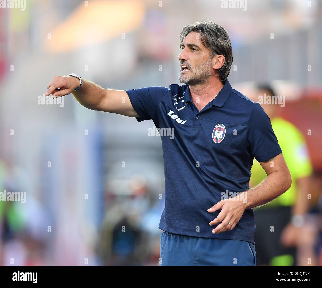 Francesco Modesto Cheftrainer des FC Crotone während des Coppa Italia-Spiels zwischen dem FC Crotone und dem FC Brescia am 16. August 2021 im Stadion „Ezio Scida“ in Crotone, Italien (Foto: Gabriele Maricchiolo/NurPhoto) Stockfoto