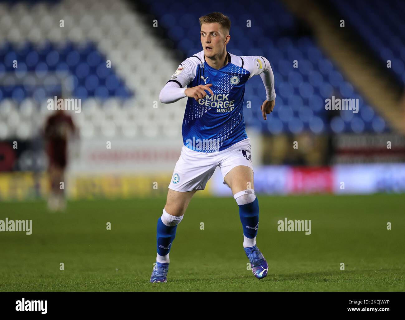 Josh Knight von Peterborough United während des Sky Bet Championship-Spiels zwischen Peterborough United und Cardiff City im Weston Homes Stadium, Peterborough am Dienstag, den 17.. August 2021. (Foto von James Holyoak/MI News/NurPhoto) Stockfoto