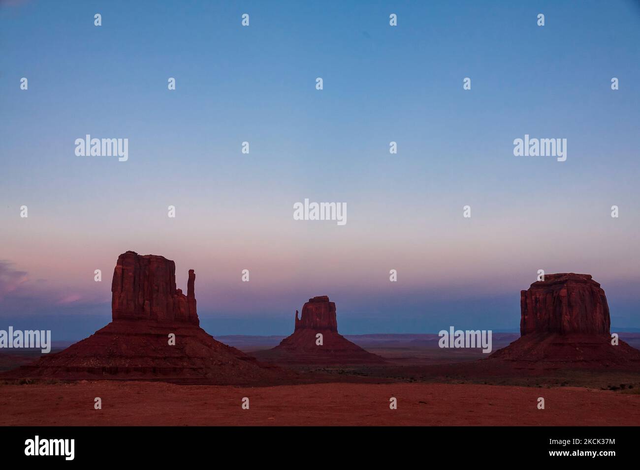 Monument Valley al atardecer Stockfoto