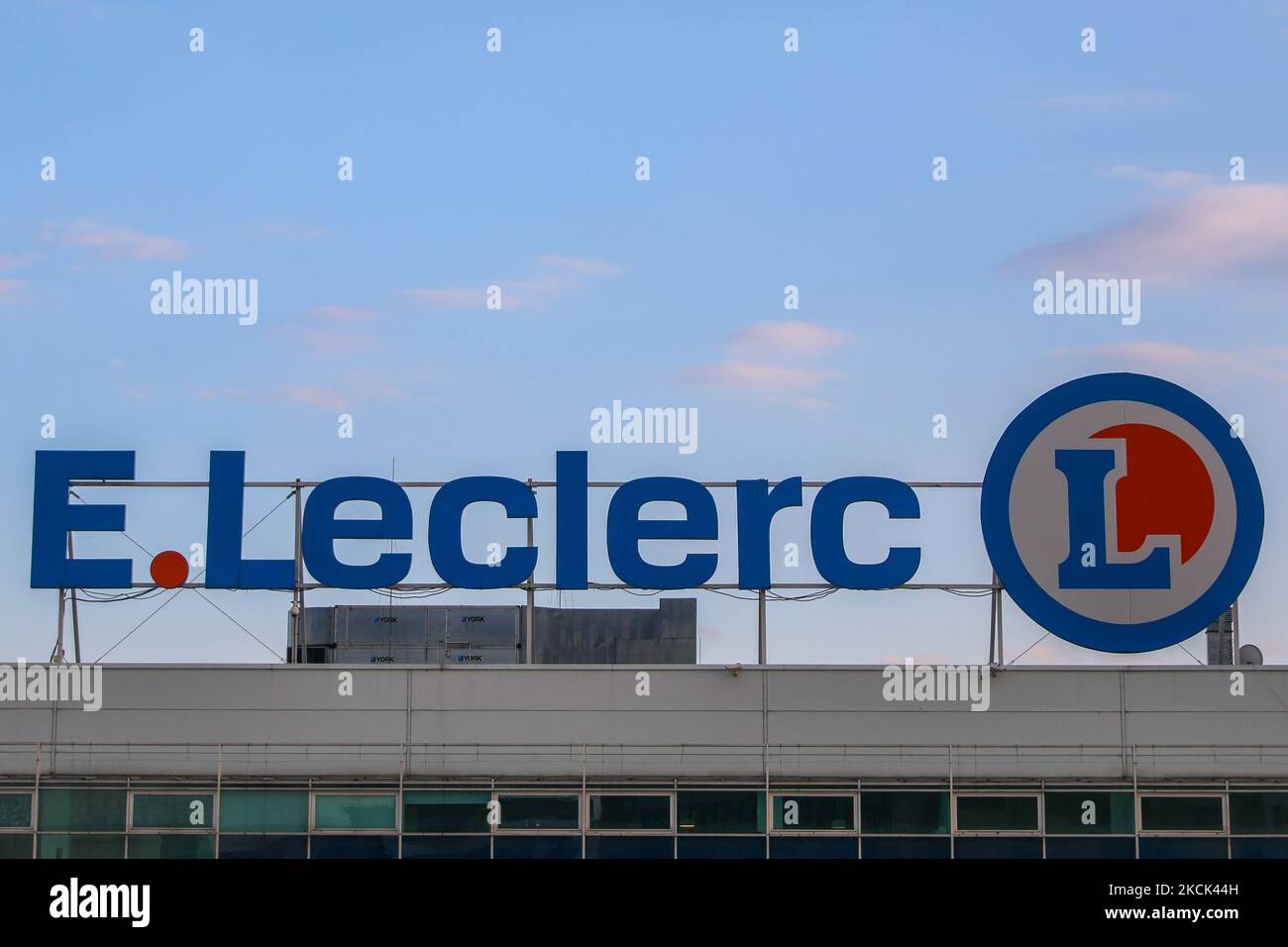 Ein Blick auf E. Leclerc Supermarkt in Warschau, Polen in Warschau, Polen am 29. Juli 2021. (Foto von Beata Zawrzel/NurPhoto) Stockfoto