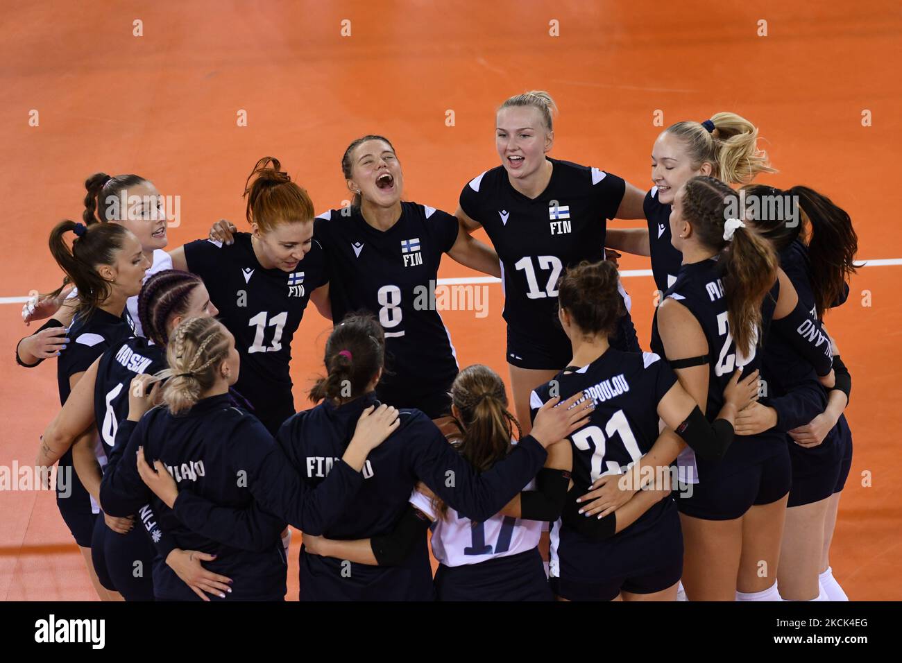 Volleyballspieler Finnlands (LAAKSONEN Netta, KARHU Salla, JOENSALO Emilia, ALANKO Kaisa) feiern nach dem Sieg gegen Rumänien, CEV EuroVolley 2021, BT Arena, Cluj-Napoca, Rumänien, 24. august 2021 (Foto von Flaviu Buboi/NurPhoto) Stockfoto