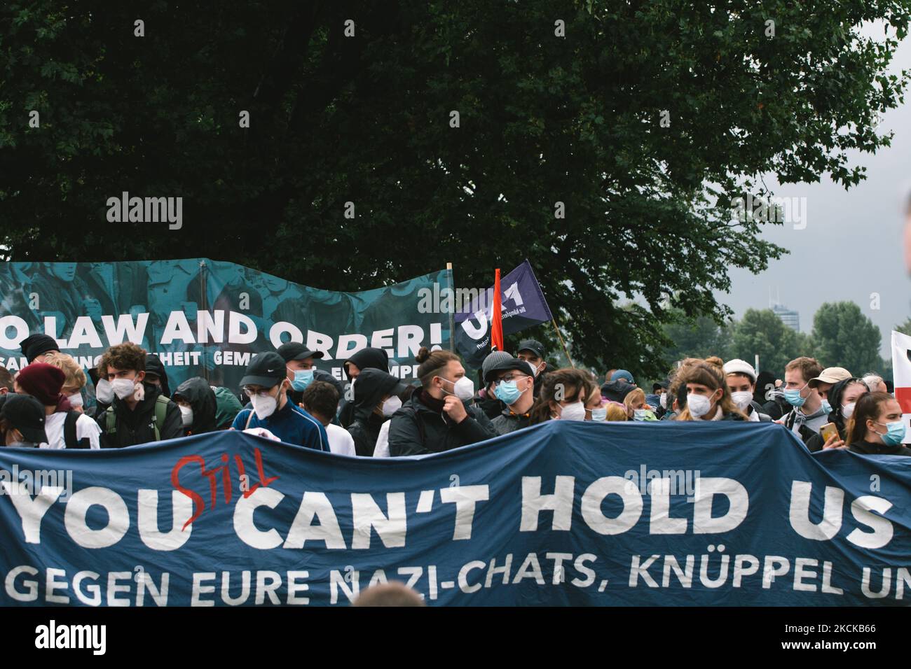 Tausende Menschen nehmen am 28. August 2021 in Düsseldorf am Protest gegen das Versammlungsgesetz NRW Teil (Foto: Ying Tang/NurPhoto) Stockfoto