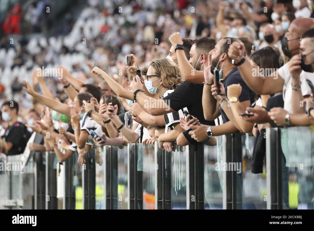 Juventus-Fans besuchen am 28. August 2021 in Turin, Italien, das Spiel der Serie A zwischen Juventus und dem FC Empoli im Allianz-Stadion. (Foto von Giuseppe Cottini/NurPhoto) Stockfoto
