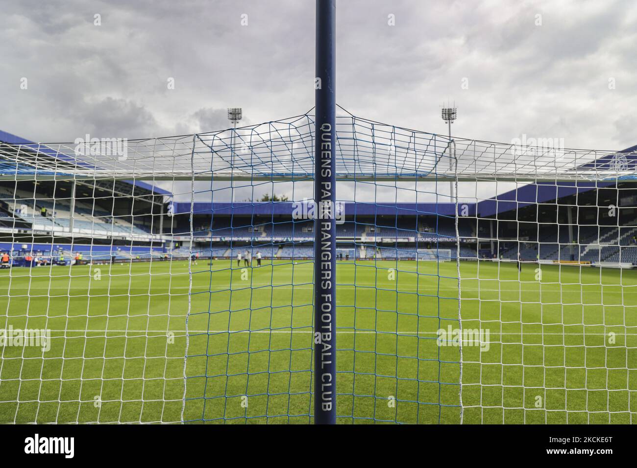 QPR-Stadion vor dem Sky Bet Championship-Spiel zwischen Queens Park Rangers und Coventry City im Kiyan Prince Foundation Stadium., London, Großbritannien am 28.. August 2021. (Foto von Ian Randall/MI News/NurPhoto) Stockfoto