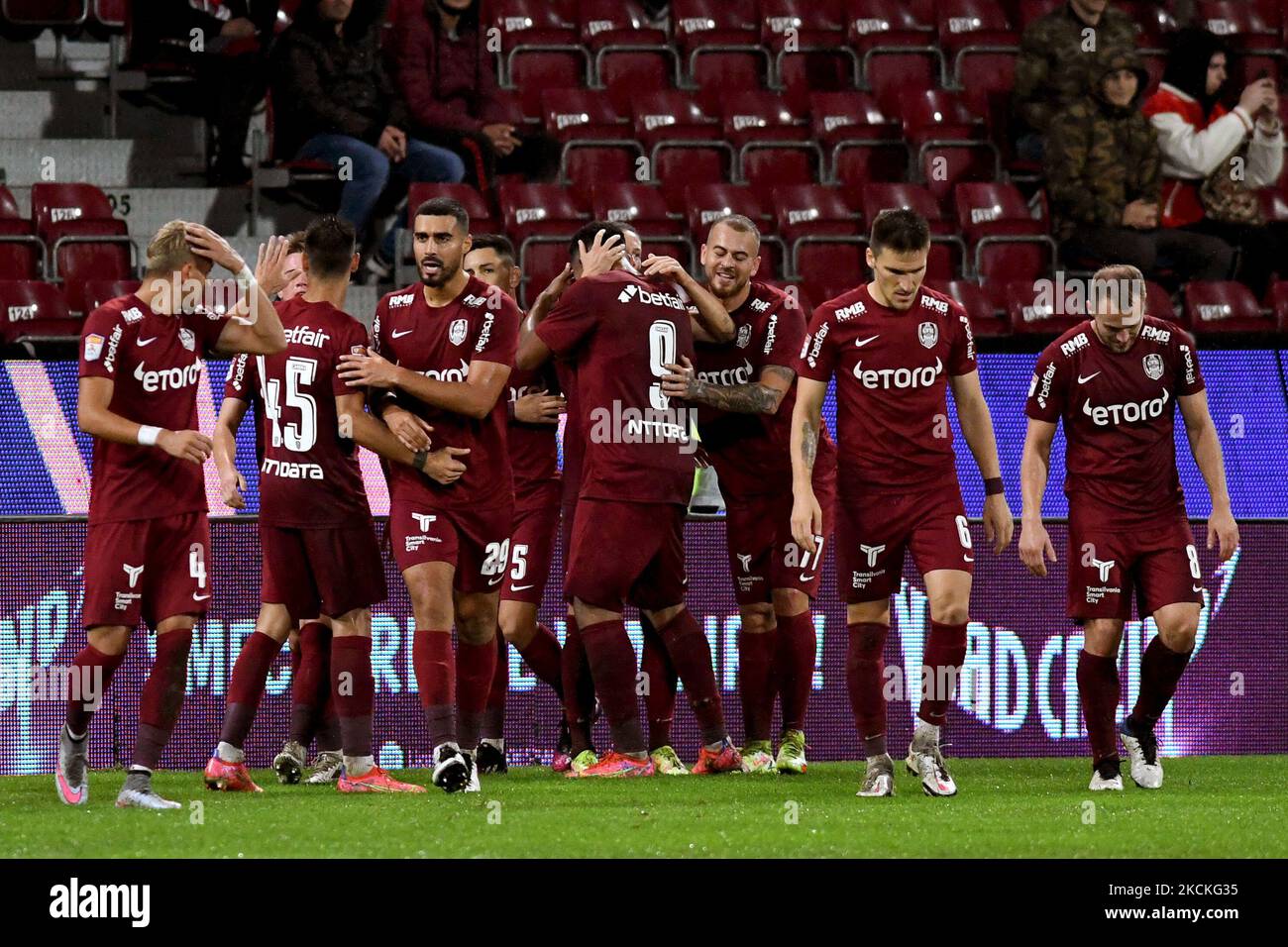 Spieler von CFR Cluj feiern nach einem Tor während des Spiels CFR Cluj vs FCSB, Rumänische Liga 1, Dr. Constantin Radulescu Stadium, Cluj-Napoca, Rumänien, 29. August 2021 (Foto: Flaviu Buboi/NurPhoto) Stockfoto