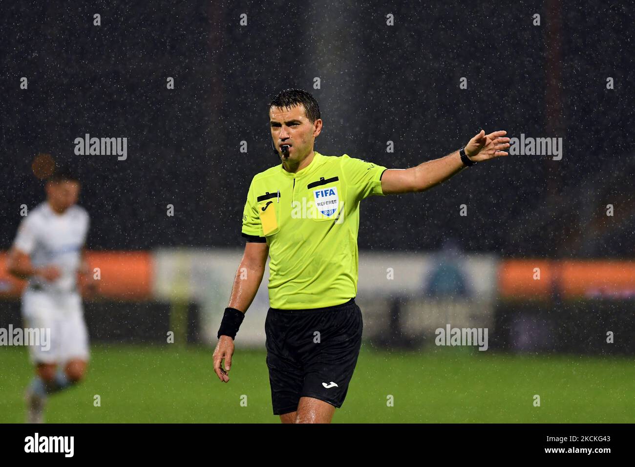 Schiedsrichter Ovidiu Hategan während des Spiels CFR Cluj gegen FCSB, Rumänische Liga 1, Dr. Constantin Radulescu Stadium, Cluj-Napoca, Rumänien, 29. August 2021 (Foto: Flaviu Buboi/NurPhoto) Stockfoto