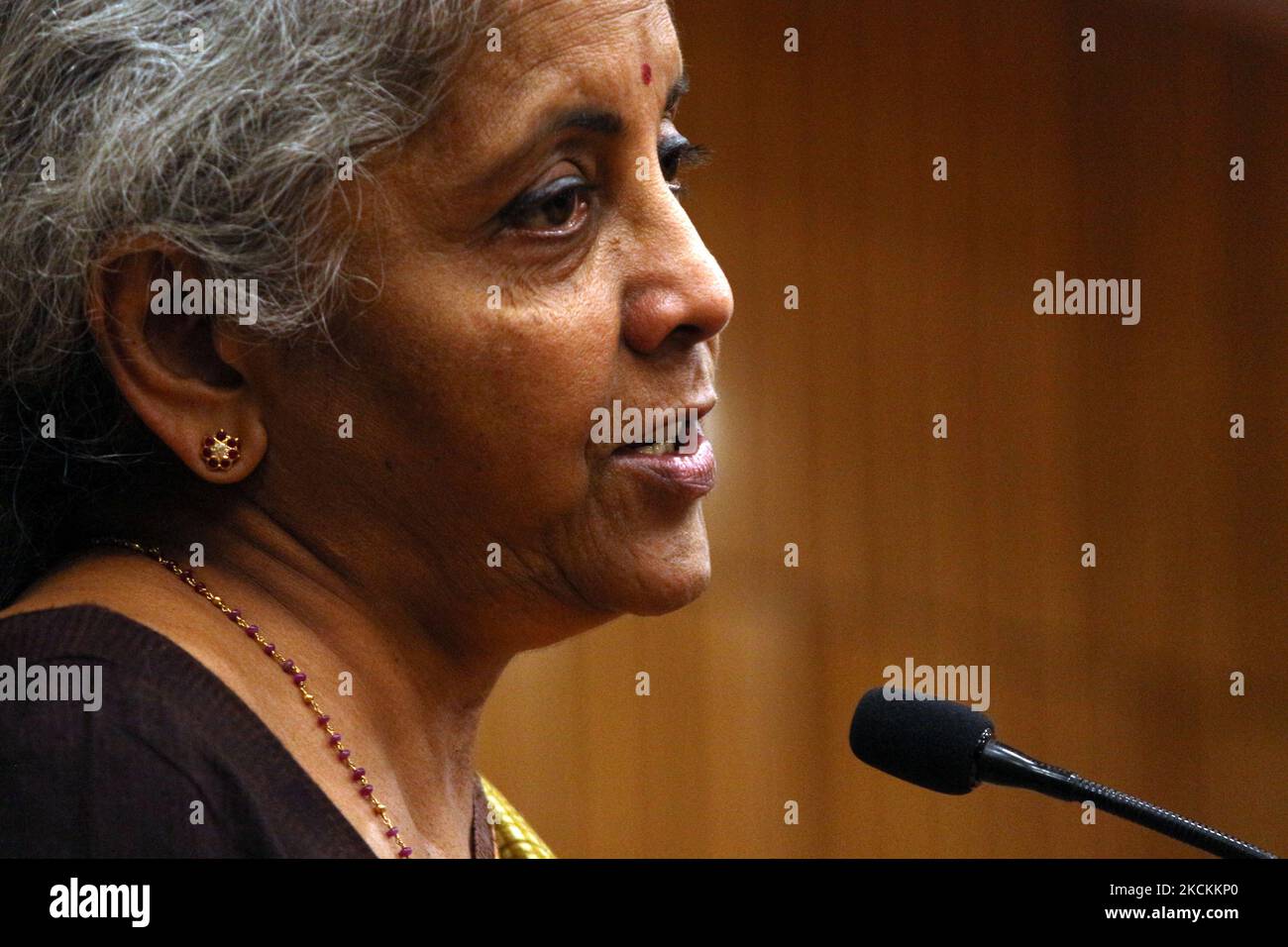 Indiens Finanzminister Nirmala Sitharaman spricht während einer Buchpräsentation am 1. September 2021 in Neu-Delhi. (Foto von Mayank Makhija/NurPhoto) Stockfoto