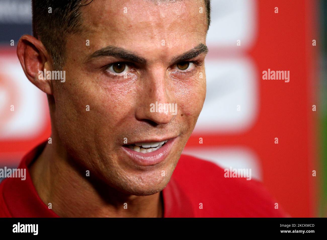 Portugals Stürmer Cristiano Ronaldo spricht am 1. September 2021 mit der Presse am Ende der FIFA Fußball-Weltmeisterschaft 2022 im Stadion der Algarve in Faro, Portugal, über ein Fußballspiel der europäischen Qualifikationsrunde Gruppe A zwischen Portugal und der Republik Irland. Portugals Stürmer Cristiano Ronaldo schießt zwei Tore und bricht Ali Daeis 109-Tore-Weltrekord. (Foto von Pedro FiÃºza/NurPhoto) Stockfoto