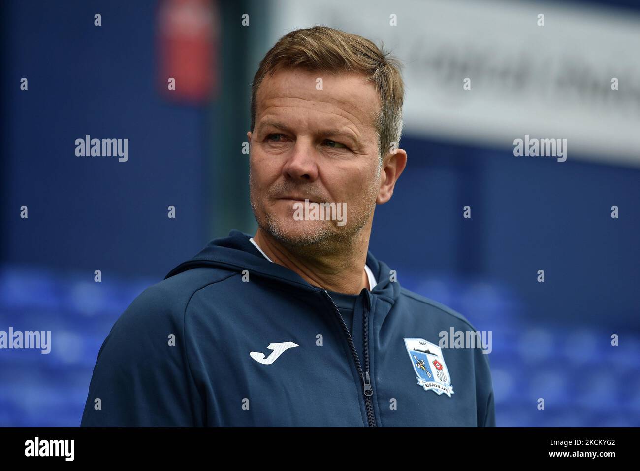 Mark Cooper (Manager) von Barrow während des Sky Bet League 2-Spiels zwischen Oldham Athletic und Barrow im Boundary Park, Oldham, am Samstag, 4.. September 2021. (Foto von Eddie Garvey/MI News/NurPhoto) Stockfoto