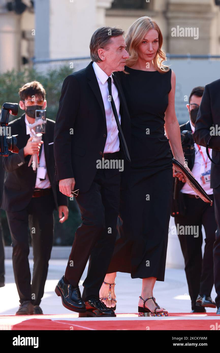 Nikki Butler und Tim Roth besuchen den roten Teppich des Films „Sundown“ während der Internationalen Filmfestspiele Venedig 78. am 05. September 2021 in Venedig, Italien. (Foto von Matteo Chinellato/NurPhoto) Stockfoto