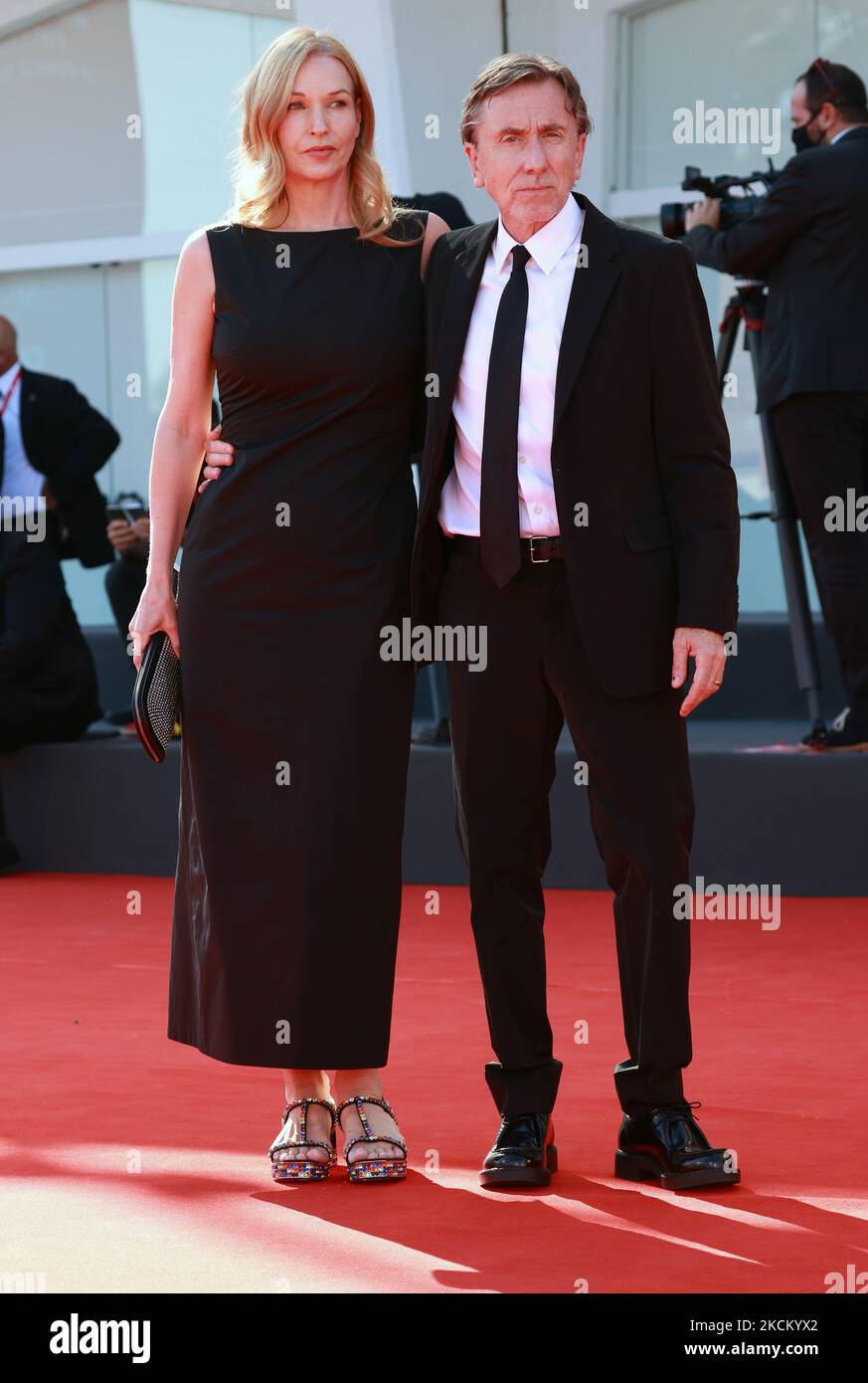 Nikki Butler und Tim Roth besuchen den roten Teppich des Films „Sundown“ während der Internationalen Filmfestspiele Venedig 78. am 05. September 2021 in Venedig, Italien. (Foto von Matteo Chinellato/NurPhoto) Stockfoto