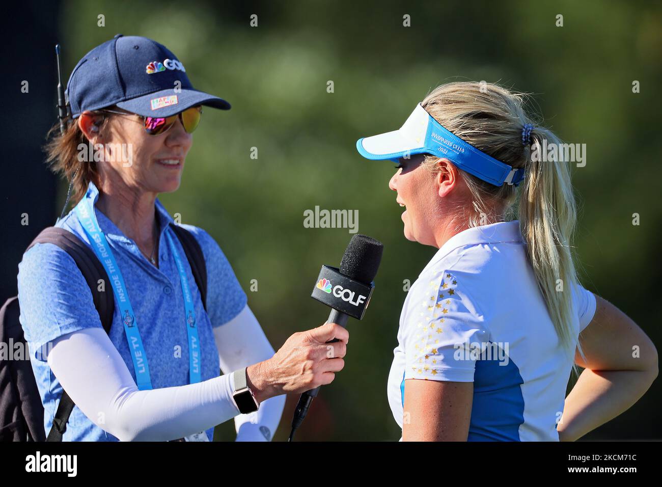 Die finnische und Solheim Cup-Rookie Matilda Castren von Team Europe wird interviewt, nachdem sie ihren Putt am 18 gemacht hat, der das Turnier für das Team Europe während der Finalrunde des Solheim Cup im Inverness Club in Toledo, Ohio, USA, am Montag offiziell gewonnen hat. 6. September 2021. (Foto von Amy Lemus/NurPhoto) Stockfoto