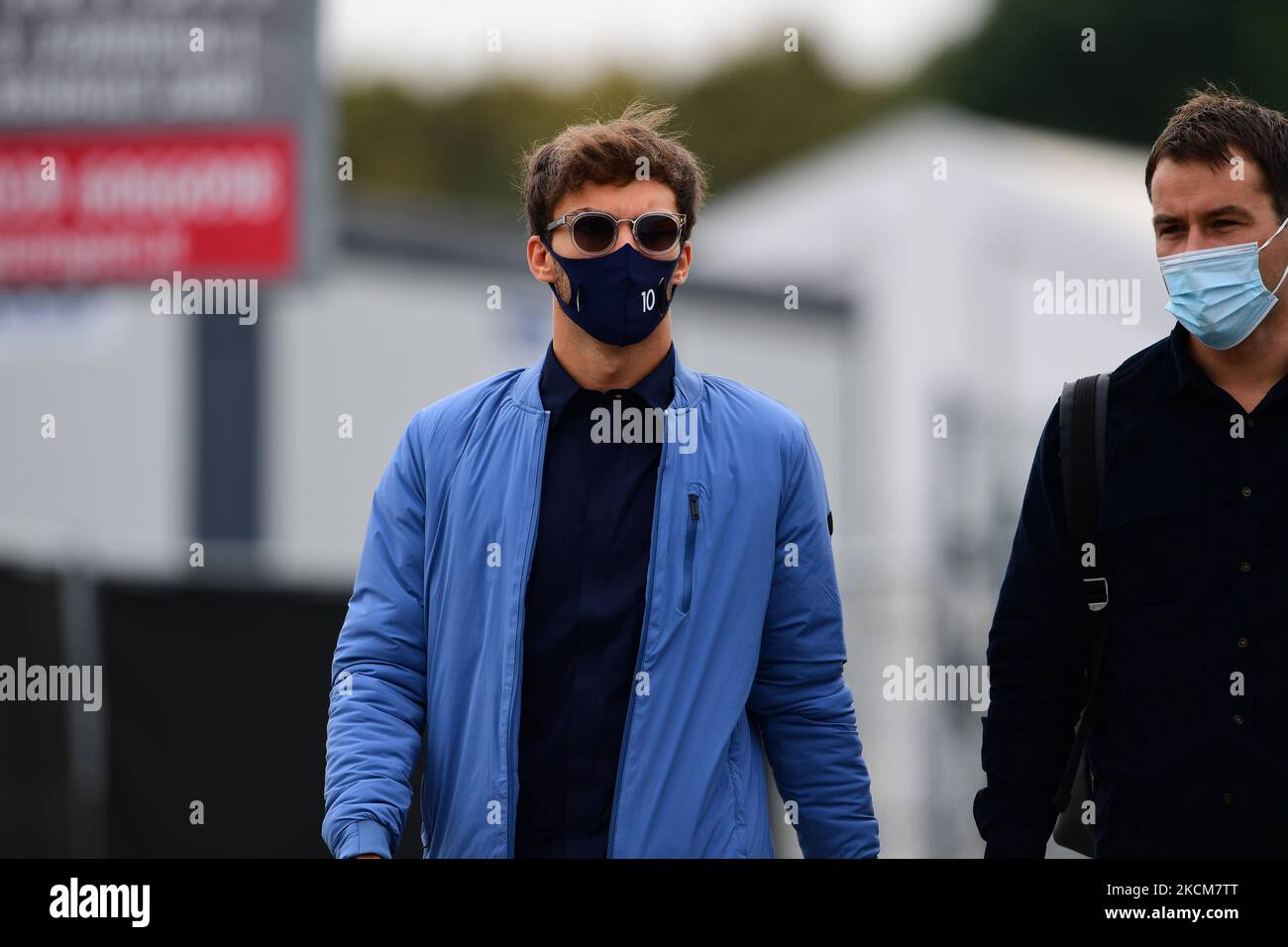 Pierre Gasly von der Scuderia Alpha Tauri Honda kam vor dem freien Training des italienischen GP, der Formel-1-Weltmeisterschaft 14. im Autodromo Internazionale di Monza, in Monza, Lombardia, Italien, am 10. September 2021 ins Fahrerlager (Foto: Andrea Diodato/NurPhoto) Stockfoto