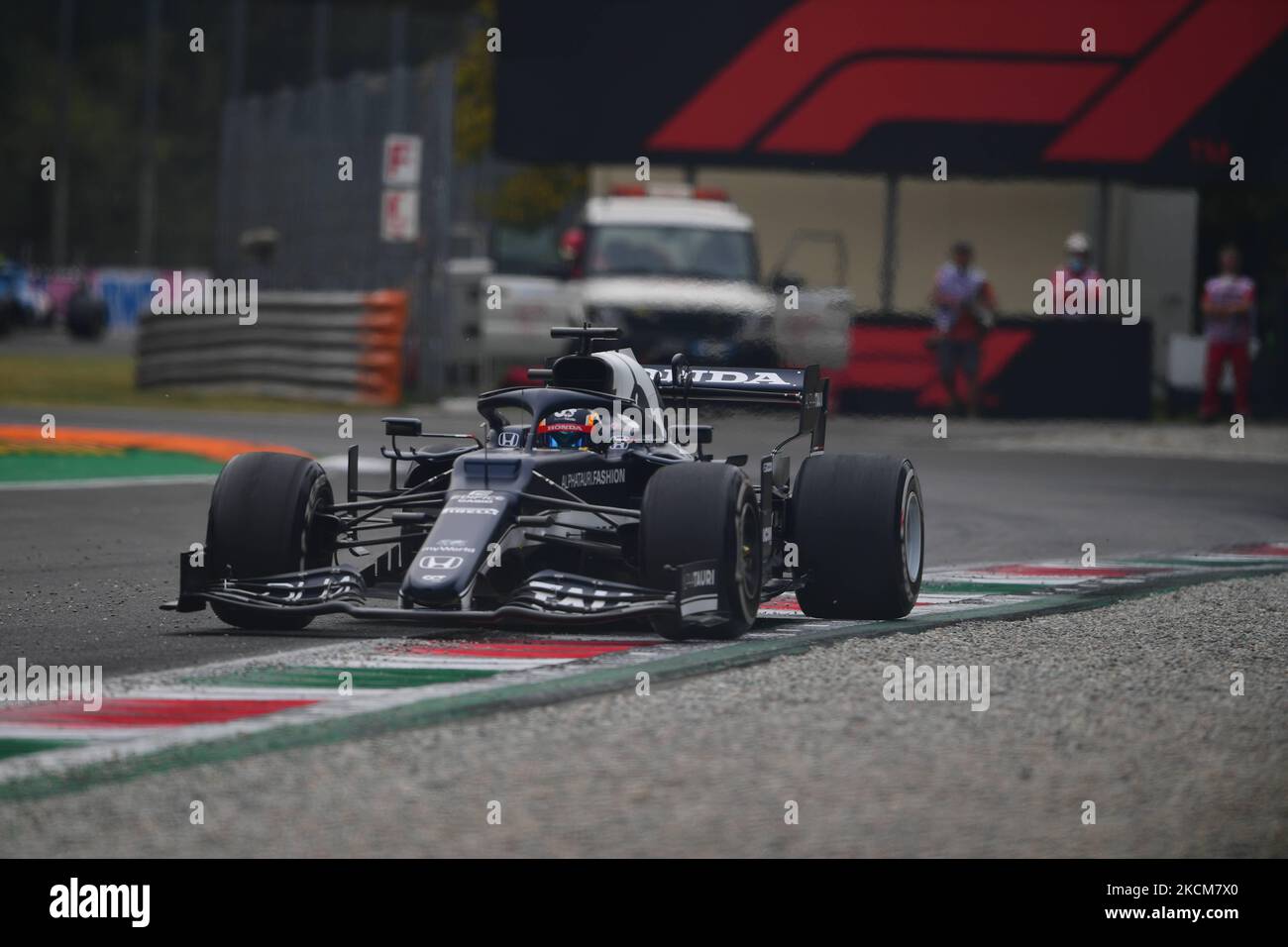 Yuki Tsunoda von der Scuderia Alpha Tauri Honda fährt seinen AT02-Sitzer im freien Training des italienischen GP, 14. Runde der Formel-1-Weltmeisterschaft im Autodromo Internazionale di Monza, in Monza, Lombardia, Italien, 10. September 2021 (Foto: Andrea Diodato/NurPhoto) Stockfoto