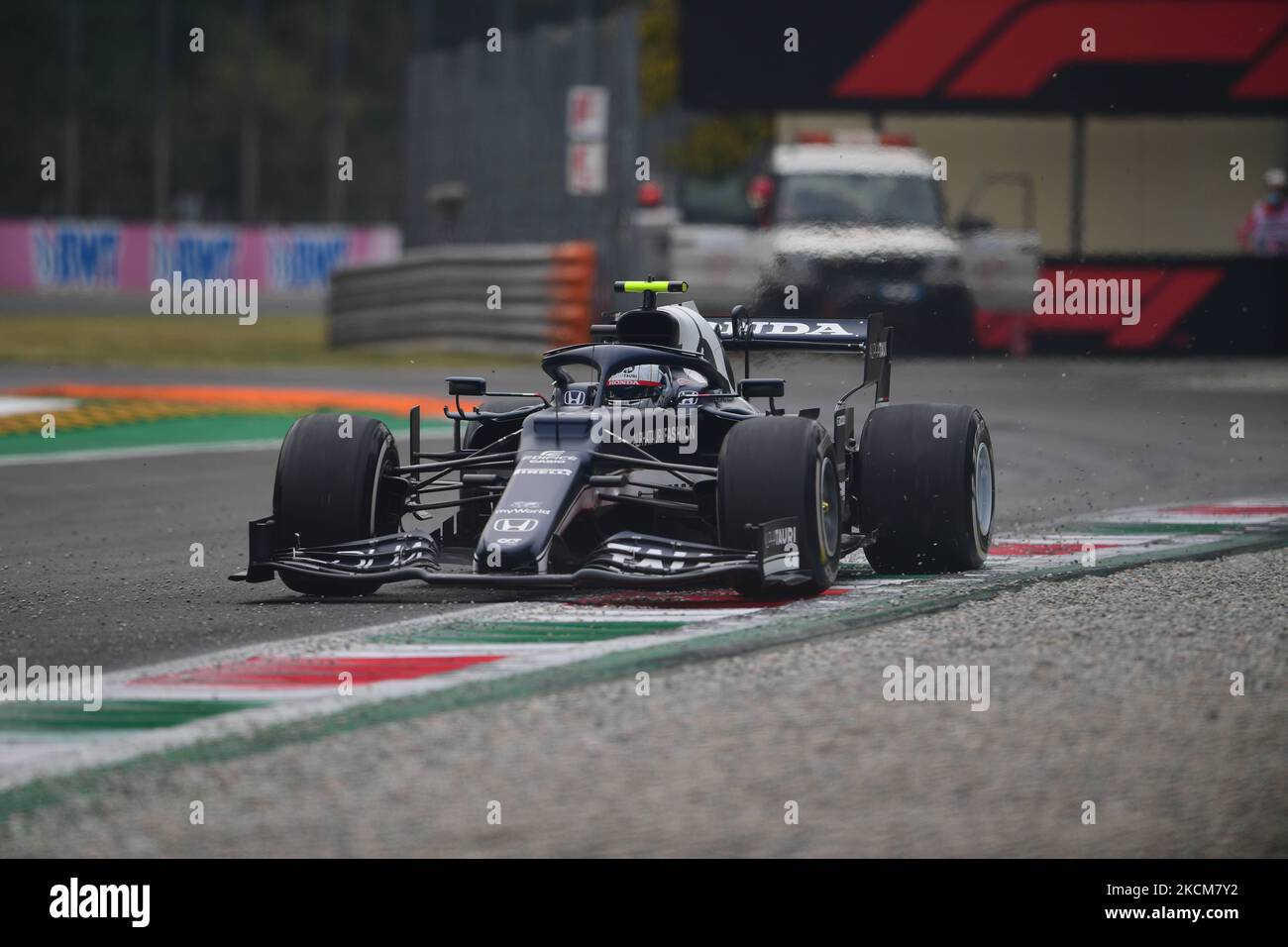 Pierre Gasly von der Scuderia Alpha Tauri Honda fährt seinen AT02-er-Einsitzer während des freien Trainings des italienischen GP, 14. bei der Formel-1-Weltmeisterschaft im Autodromo Internazionale di Monza, in Monza, Lombardia, Italien, 10. September 2021 (Foto: Andrea Diodato/NurPhoto) Stockfoto