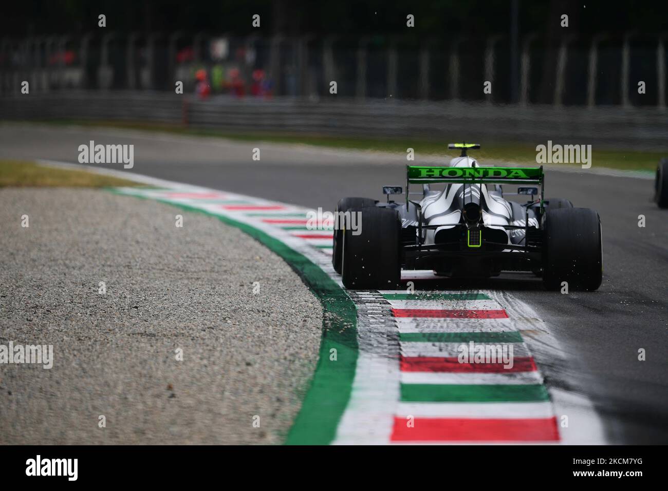 Pierre Gasly von der Scuderia Alpha Tauri Honda fährt seinen AT02-er-Einsitzer während des freien Trainings des italienischen GP, 14. bei der Formel-1-Weltmeisterschaft im Autodromo Internazionale di Monza, in Monza, Lombardia, Italien, 10. September 2021 (Foto: Andrea Diodato/NurPhoto) Stockfoto
