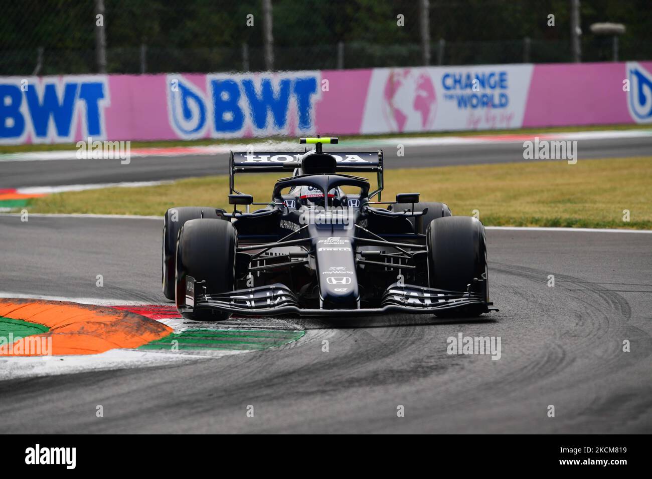 Pierre Gasly von der Scuderia Alpha Tauri Honda fährt seinen AT02-er-Einsitzer während des freien Trainings des italienischen GP, 14. bei der Formel-1-Weltmeisterschaft im Autodromo Internazionale di Monza, in Monza, Lombardia, Italien, 10. September 2021 (Foto: Andrea Diodato/NurPhoto) Stockfoto