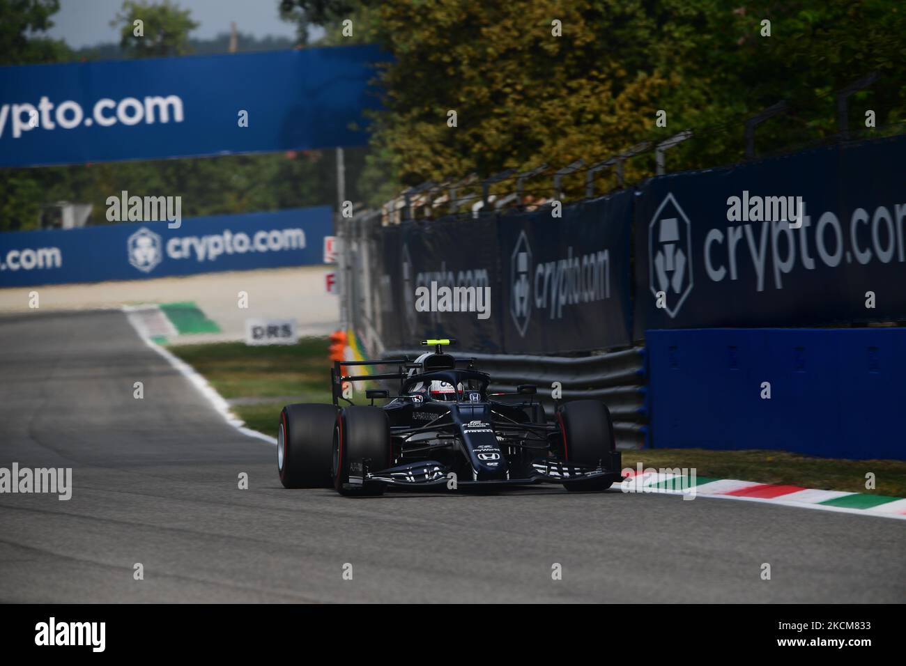 Pierre Gasly von der Scuderia Alpha Tauri Honda fährt seinen AT02-er-Einsitzer während des freien Trainings des italienischen GP, 14. bei der Formel-1-Weltmeisterschaft im Autodromo Internazionale di Monza, in Monza, Lombardia, Italien, 10. September 2021 (Foto: Andrea Diodato/NurPhoto) Stockfoto