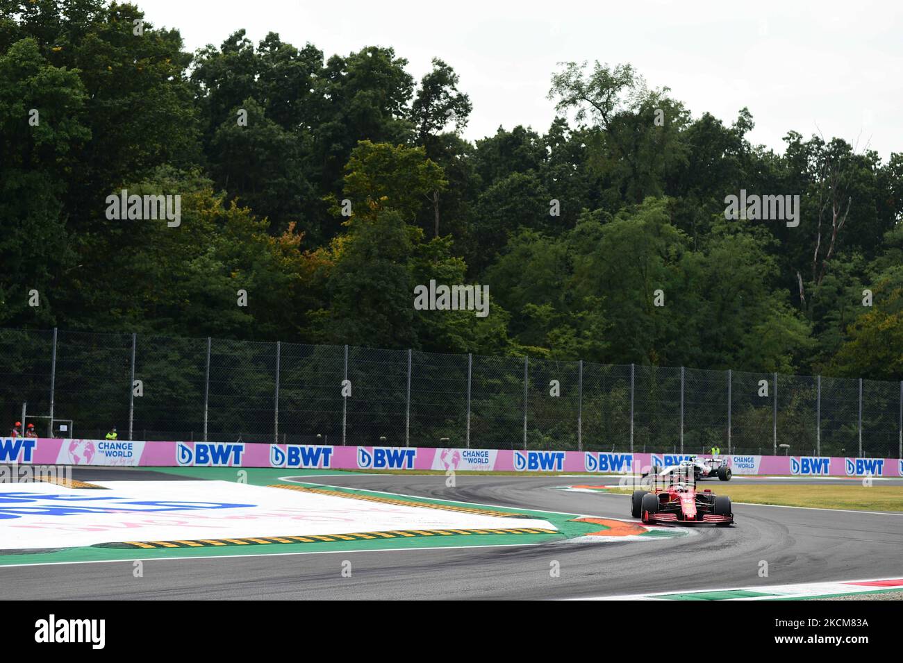 Charles Leclerc von der Scuderia Mission Winnow Ferrari fuhr seinen SF21-Sitzer während des freien Trainings des italienischen GP, der Formel-1-Weltmeisterschaft 14. im Autodromo Internazionale di Monza, in Monza, Lombardia, Italien, 10. September 2021 (Foto: Andrea Diodato/NurPhoto) Stockfoto