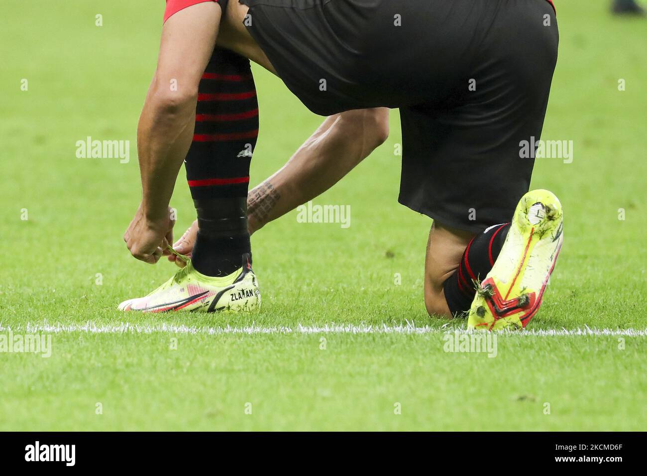 Ein Detail der Fußballschuhe von Zlatan Ibrahimovic während des Serie-A-Spiels zwischen AC Mailand und SS Lazio im Stadio Giuseppe Meazza am 12. September 2021 in Mailand, Italien. (Foto von Giuseppe Cottini/NurPhoto) Stockfoto