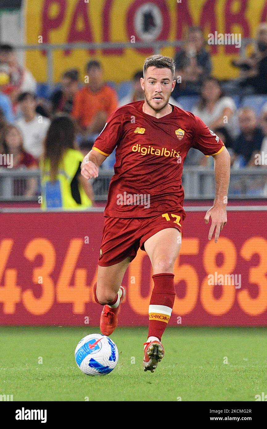 Jordan Veretout von AS Roma in Aktion während der Italienischen Fußball-Liga Ein Spiel von 2021/2022 zwischen AS Roma und US Sassuolo im Olimpic Stadium in Rom. (Foto von Fabrizio Corragetti/LiveMedia/NurPhoto) Stockfoto