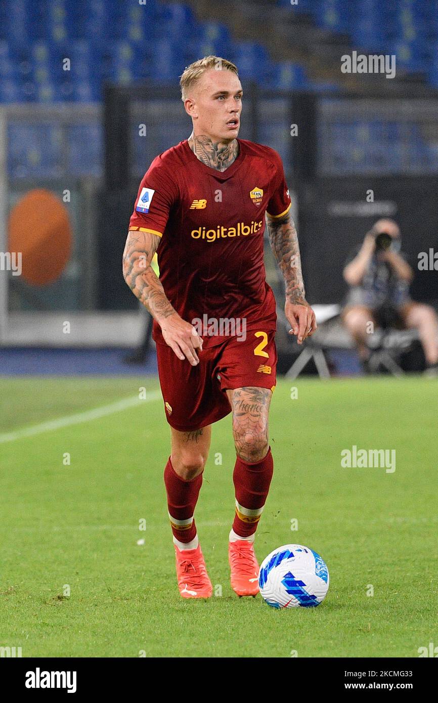 Rick Karsdorp von AS Roma in Aktion während der Italienischen Fußball-Liga Ein 2021/2022-Match zwischen AS Roma und US Sassuolo im Olimpic Stadium in Rom. (Foto von Fabrizio Corragetti/LiveMedia/NurPhoto) Stockfoto