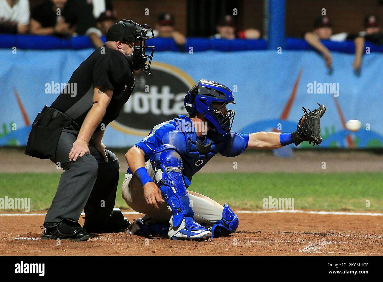 Alberto Mineo (Italien - Italien) stoppt den Ball während des Baseballspieles 2021 Europäische Baseballmeisterschaft - Beglium gegen Italien am 13. September 2021 im Stadio Comunale in Turin, Italien (Foto von Claudio Benedetto/LiveMedia/NurPhoto) Stockfoto