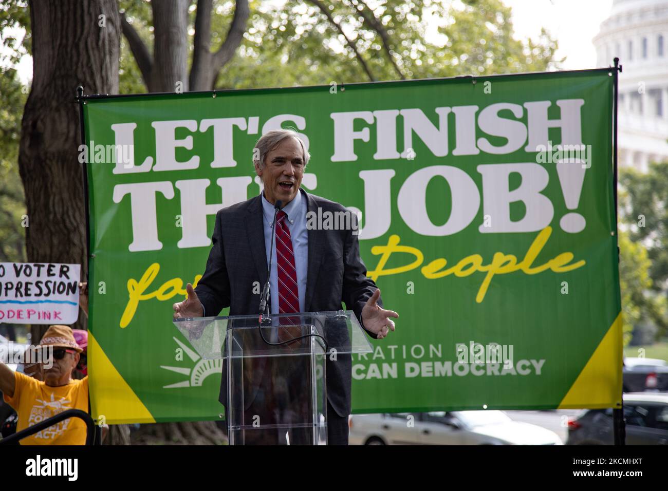 Mitglieder des Kongresses sprechen am 14. September 2021 bei der Wahlrechtskundgebung „Finish the Job: For the People“ beim Robert A. Taft Memorial in der Nähe der Gebäude des US-Senats in Washington, D.C. (Foto: Bryan Olin Dozier/NurPhoto) Stockfoto