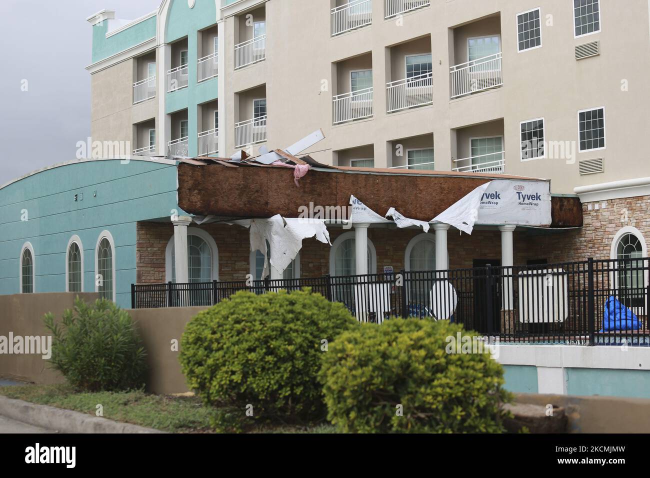 Das Holiday Inn Express am Seawall Blvd. Erlitt durch den schweren Schaden durch den „Nicholkwan“. 14.. September 2021, Galveston, Texas. (Foto von Reginald Mathalone/NurPhoto) Stockfoto