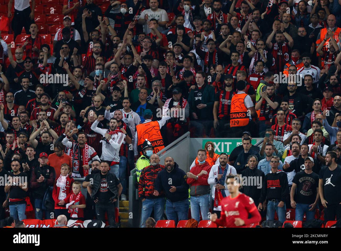 AC Mailand-Fans beim UEFA Champions League-Fußballspiel Gruppe B - FC Liverpool gegen AC Mailand am 15. September 2021 im Anfield in Liverpool, England (Foto von Francesco Scaccianoce/LiveMedia/NurPhoto) Stockfoto