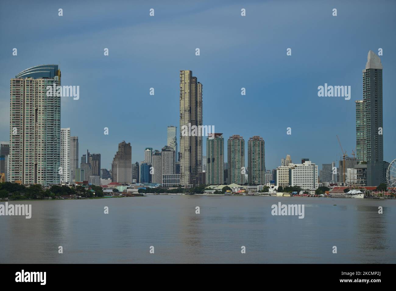 Blick auf den Chao Phraya River in Bangkok am 17. September 2021 in Bangkok, Thailand. (Foto von Vachira Vachira/NurPhoto) Stockfoto