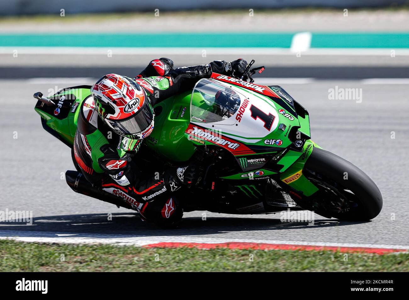 Jonathan Rea vom Kawasaki Racing Team WorldSBK mit während der Hyundai N Catalunya WorldSBK Runde der FIM World Superbike Championship auf dem Circuit de Catalunya in Barcelona, Spanien. (Foto von DAX Images/NurPhoto) Stockfoto